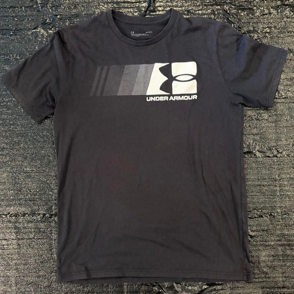 Under-armour Men's Grey and Black T-shirt